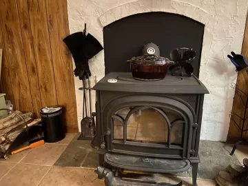 [Hearth.com] Jotul Oslo F500 ash pan door forming creosote as well as behind ash pan on  back wall and inside firebox