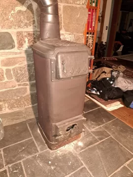 [Hearth.com] Help ID'ing this coal stove...