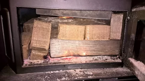 [Hearth.com] Compressed Sawdust Bricks in a Cat Stove?