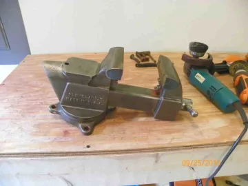 [Hearth.com] D44 Columbian Bench Vise