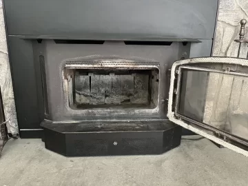 [Hearth.com] Regency i3100 insert  cracks