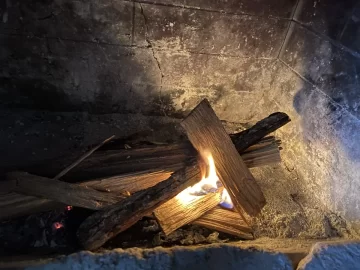 [Hearth.com] Just for fun: restarting stove from a coal slivers