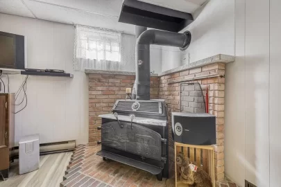 [Hearth.com] Help ID a stove?