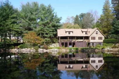 [Hearth.com] Are log cabins good at keeping in the heat?