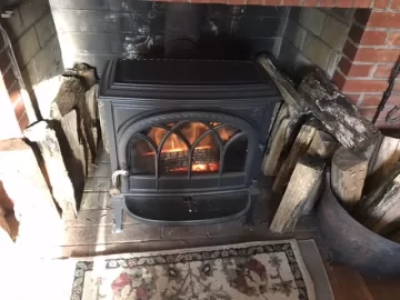 [Hearth.com] It is essential to keep a few days firewood inside?