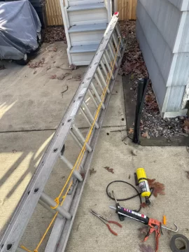 [Hearth.com] Polypropylene rope last frayed threads broke on the 35 y/o 24 ft aluminum extension ladder?