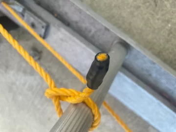 [Hearth.com] Polypropylene rope last frayed threads broke on the 35 y/o 24 ft aluminum extension ladder?