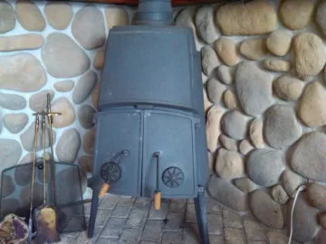 [Hearth.com] Can anyone tell me who makes my wood stove?  Attached is a picture of it.