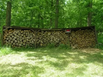 [Hearth.com] Sarah explains woodpiles