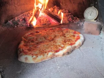 [Hearth.com] Not done with summer yet.  More WFO pizzas.