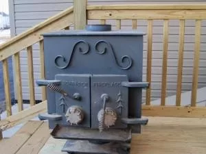 [Hearth.com] can anyone identify this stove ?