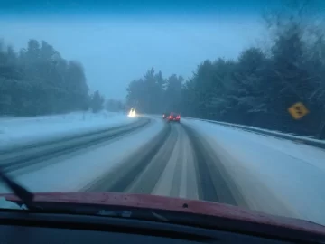 [Hearth.com] Eastern MA falls pray to Fujiwhara effect - 20" of snow & IS School in Boston! - RT101 swerve pics