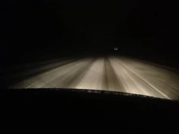 [Hearth.com] Eastern MA falls pray to Fujiwhara effect - 20" of snow & IS School in Boston! - RT101 swerve pics