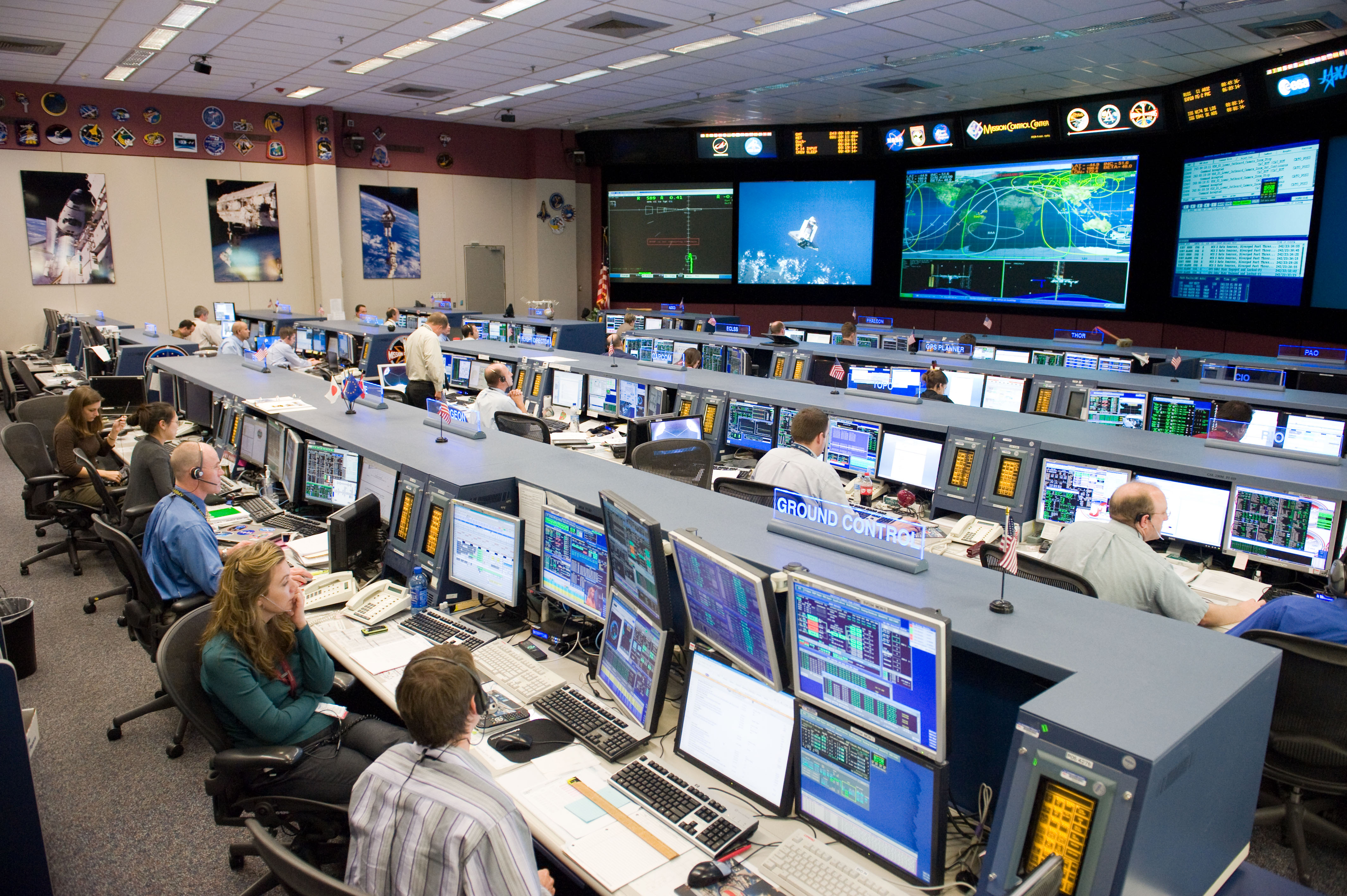 STS-128_MCC_space_station_flight_control_room.jpg
